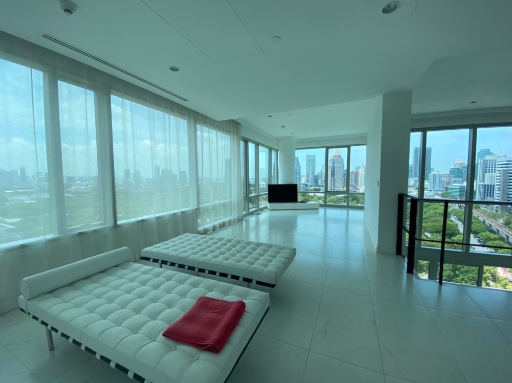 ให้เช่า 185 RAJADAMRI , 3 ห้องนอน Duplex ,เพดานสูง ,วิวสวนใกล้ BTS ราชดำริ
