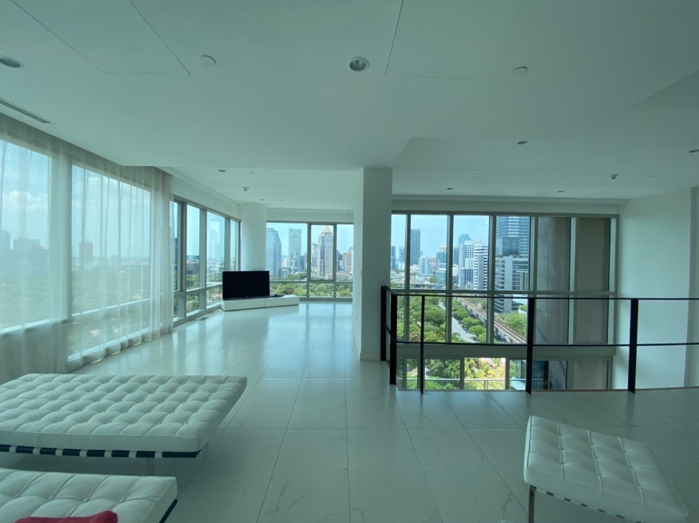 ให้เช่า 185 RAJADAMRI , 3 ห้องนอน Duplex ,เพดานสูง ,วิวสวนใกล้ BTS ราชดำริ
