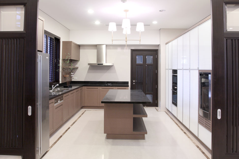 House for rent ,4 bedrooms, Huge space ,Near BTS Asoke