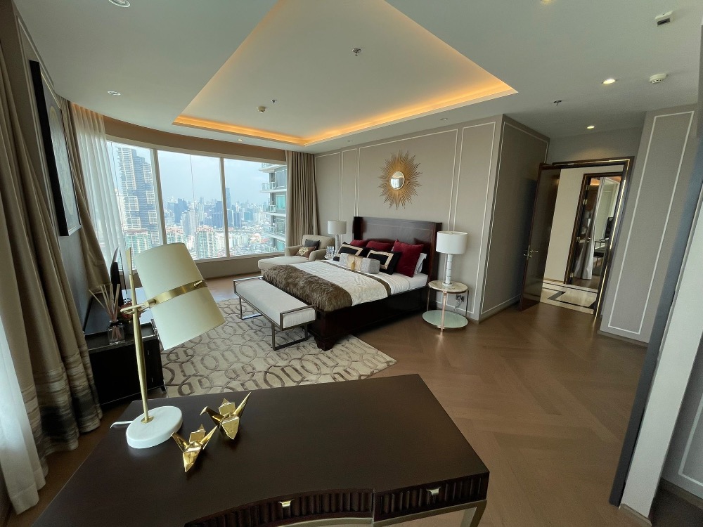 For rent Menam Residence ,penthouse ,4 bedrooms ,luxury interiors by developer near BTS Saphan Taksin