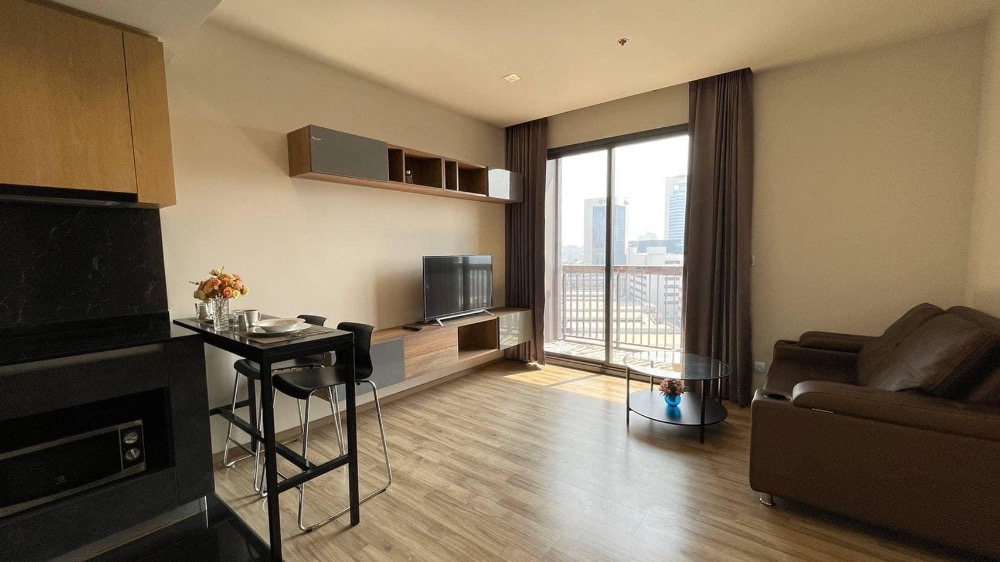 👍For sale with tenant rental 23k til Aug 24, 1 bedroom, corner unit near BTS and Jatujak park