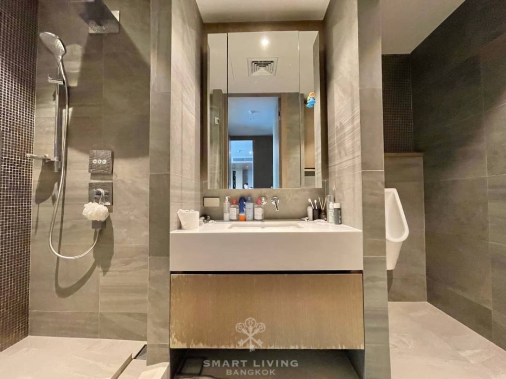 ห้องรีโนเวทสไตล์โมเดิร์น 2 ห้องนอน 181 ตร.ม. ที่185 ราชดำริ พร้อมพื้นที่นั่งเล่นแบบเปิด ห้องครัวใหม่ ระเบียงกว้าง มองเห็นวิวสวนลุมพินี เพียง 65 ล้านบาท