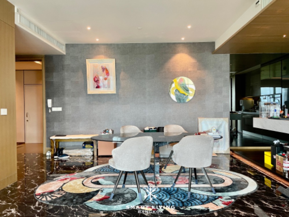 ห้องรีโนเวทสไตล์โมเดิร์น 2 ห้องนอน 181 ตร.ม. ที่185 ราชดำริ พร้อมพื้นที่นั่งเล่นแบบเปิด ห้องครัวใหม่ ระเบียงกว้าง มองเห็นวิวสวนลุมพินี เพียง 65 ล้านบาท