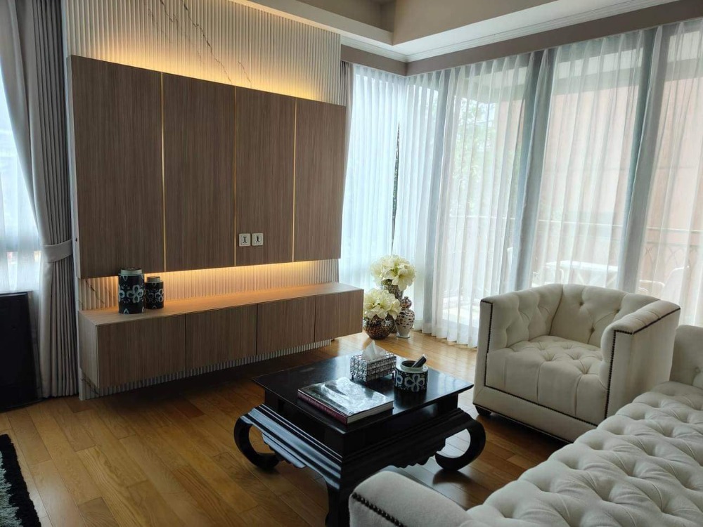 For sale with tenant til November 2026
2 bedrooms near All seasons place, Central Chidlom