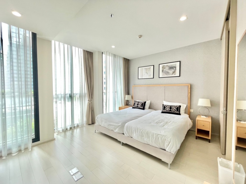 For rent 2 bedrooms , the condominium with special entrance directly to  BTS Ploenchit