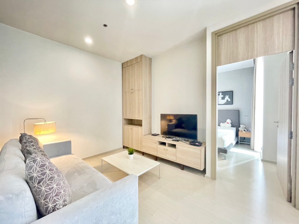 For rent 2 bedrooms , the condominium with special entrance directly to  BTS Ploenchit