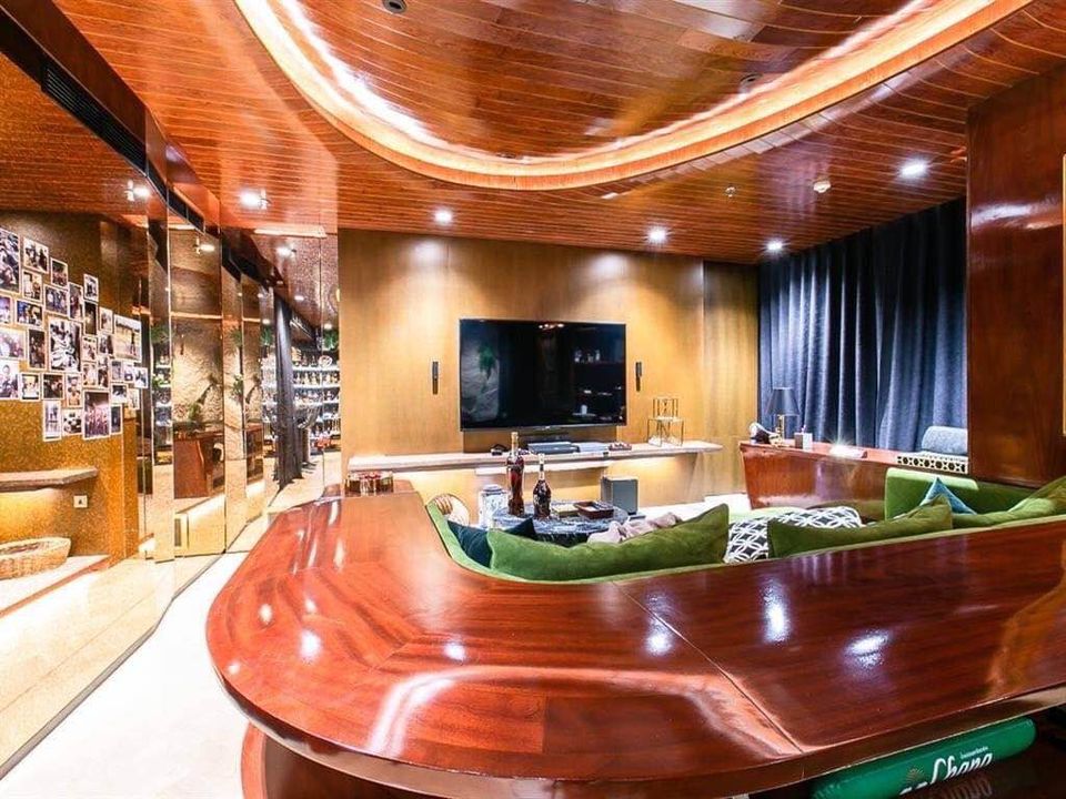 ขายพร้อมผู้เช่าถึงเดือนมีนาคม 2570 
 ✨ห้องสวย 1 ห้องนอนที่ Quattro by Sansiri พื้นที่ใช้สอยกว้างขวาง 93 ตร.ม. พื้นที่เก็บของขนาดใหญ่ และอ่างอาบน้ำหรูหรา