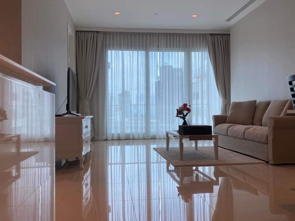📢👇For sale with tenant til 02/12/24, 185 Rajadamri 2 beds the best price offered only 29x,xxx Baht per sq.m. Fully furnished with big balcony, near Central world