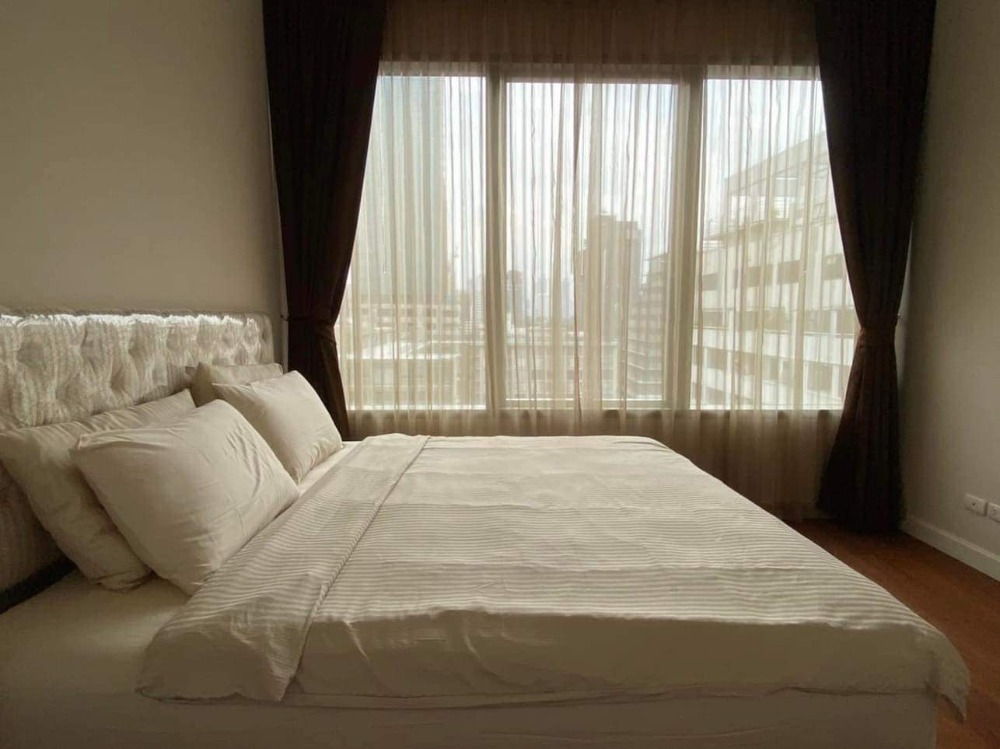 📢👇For sale with tenant til 02/12/24, 185 Rajadamri 2 beds the best price offered only 29x,xxx Baht per sq.m. Fully furnished with big balcony, near Central world