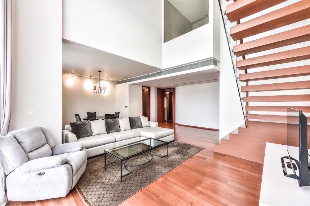 📢👇Duplex สุดหรู 1 ห้องนอน พื้นที่ขนาดใหญ่ 139 ตร.ม. ที่ สุโขทัย เรสซิเด้นซ์ พร้อมเฟอร์นิเจอร์ครบครัน พื้นที่นั่งเล่นและพื้นที่รับประทานอาหารกว้างขวาง เช่าเพียง 110,000 บาทต่อเดือน