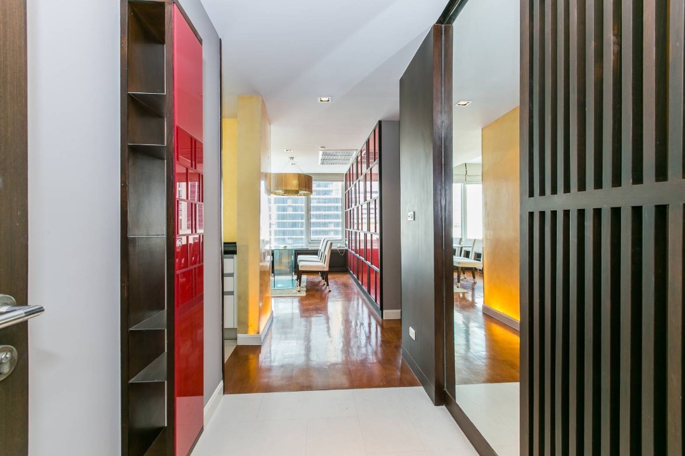 ขายพร้อมผู้เช่าถึง 1/8/2569
Siri Residence Sukhumvit 24,ห้องใหญ่ 3 นอน 3 น้ำ ห้องครัวปิดพร้อมห้องแม่บ้าน วิวสวน ใกล้ BTS พร้อมพงษ์