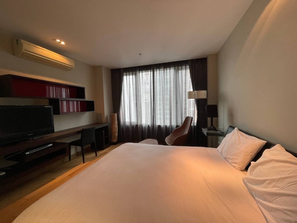 ขายพร้อมผู้เช่าถึง 1/8/2569
Siri Residence Sukhumvit 24,ห้องใหญ่ 3 นอน 3 น้ำ ห้องครัวปิดพร้อมห้องแม่บ้าน วิวสวน ใกล้ BTS พร้อมพงษ์
