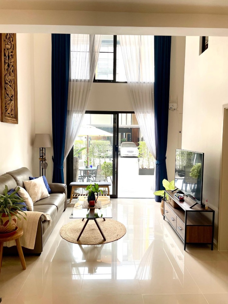 🏡ให้เช่า ทาวน์เฮ้าส์หรูหราเงียบสงบในหมู่บ้าน Shizen ถนนพัฒนาการ 32 มีสวนสวยร่มรื่น ตกแต่งด้วยเฟอร์นิเจอร์ทันสมัยครบชุด สร้างบรรยากาศอบอุ่น อยู่สบาย