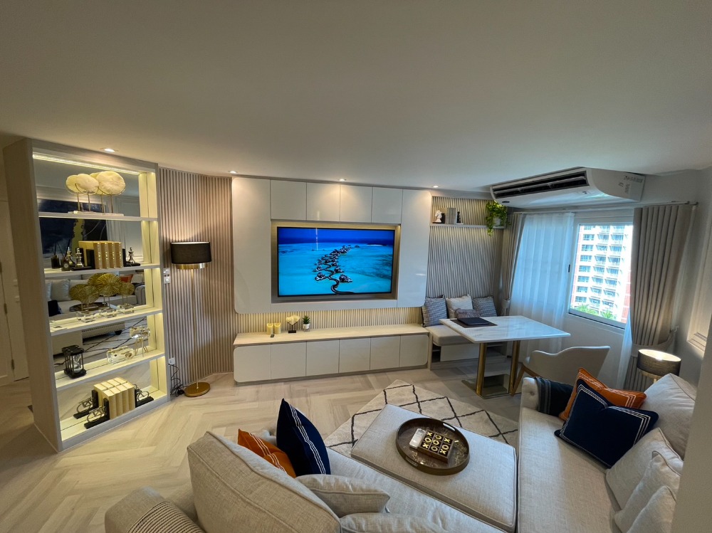 🌤️ขายห้องปรับปรุงใหม่ พร้อมเฟอร์นิเจอร์ครบครัน ตกแต่งสไตล์โมเดิร์น สวยงาม 2 ห้องนอน วิวสระน้ำ ย่านสาทร ตรงข้ามโรงเรียนนานาชาติแอสเตอร์