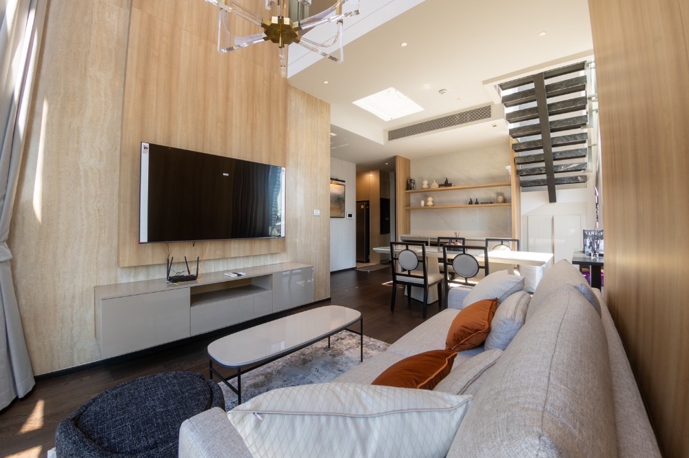 Duplex 2 นอน 2 น้ำ คอนโดใหม่โมเดิร์นทันสมัย วิวดี ครัวปิด ตกแต่งด้วยเฟอร์นิเจอร์นำเข้า ใกล้บีทีเอสทองหล่อ