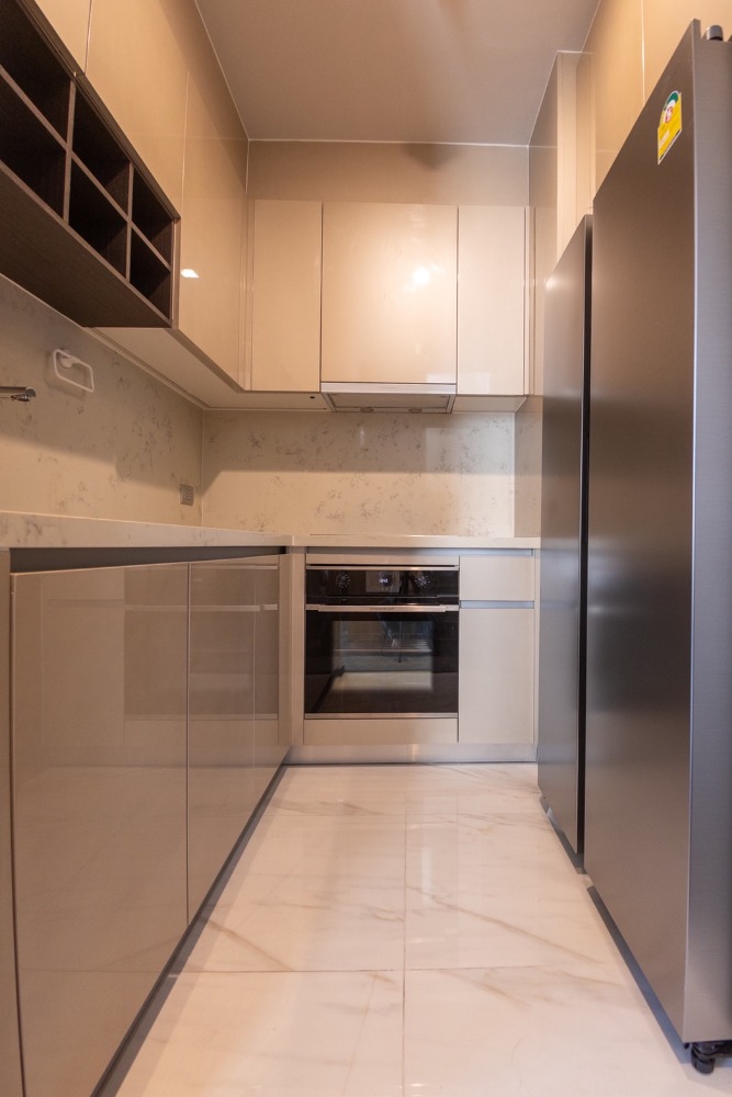 Duplex 2 นอน 2 น้ำ คอนโดใหม่โมเดิร์นทันสมัย วิวดี ครัวปิด ตกแต่งด้วยเฟอร์นิเจอร์นำเข้า ใกล้บีทีเอสทองหล่อ