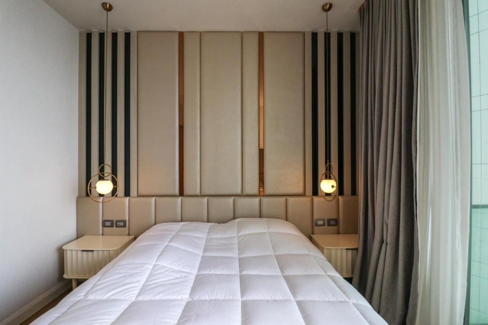 🌟หรูหราคอนโดติดริมแม่น้ำข้าง Icon Siam กับ 2 ห้องนอนวิวแม่น้ำสวย ระเบียงกว้าง ออกแบบสไตล์โมเดิร์น ตกแต่งพร้อมเฟอร์นิเจอร์ครบครัน พร้อมย้ายเข้าอยู่