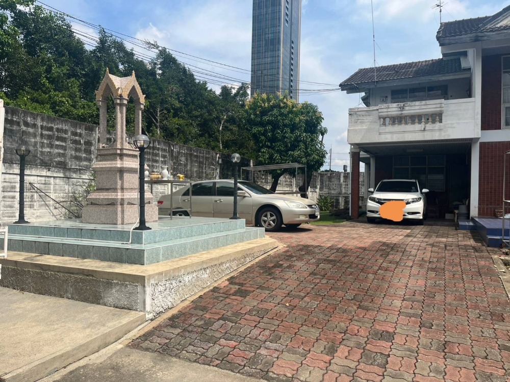 📢👇ขายที่ดินพร้อมบ้านใจกลางทองหล่อ สามารถรีโนเวทบ้านหลังเดิม หรือสร้างใหม่ได้