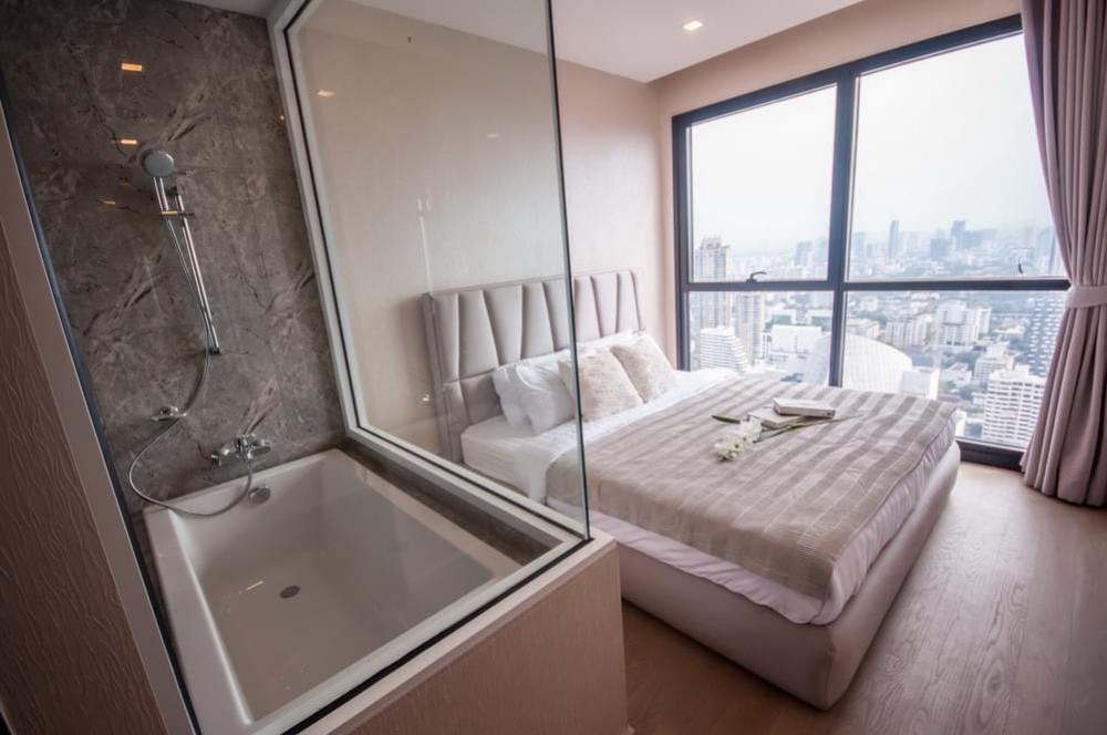 😯WOW with 3 sides of the city view in the unit of 2 beds😯WOW with the location that very close to BTS ,  MRT, shopping mall😯WOW with the decoration Ready to move in now