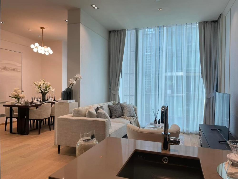 Courtyard Suite Rare Item!!Close to Central Chidlom , Central Embassy, Central world, Sindhorn village, nice decoration furniture by Chanintre, real marble in the toilet