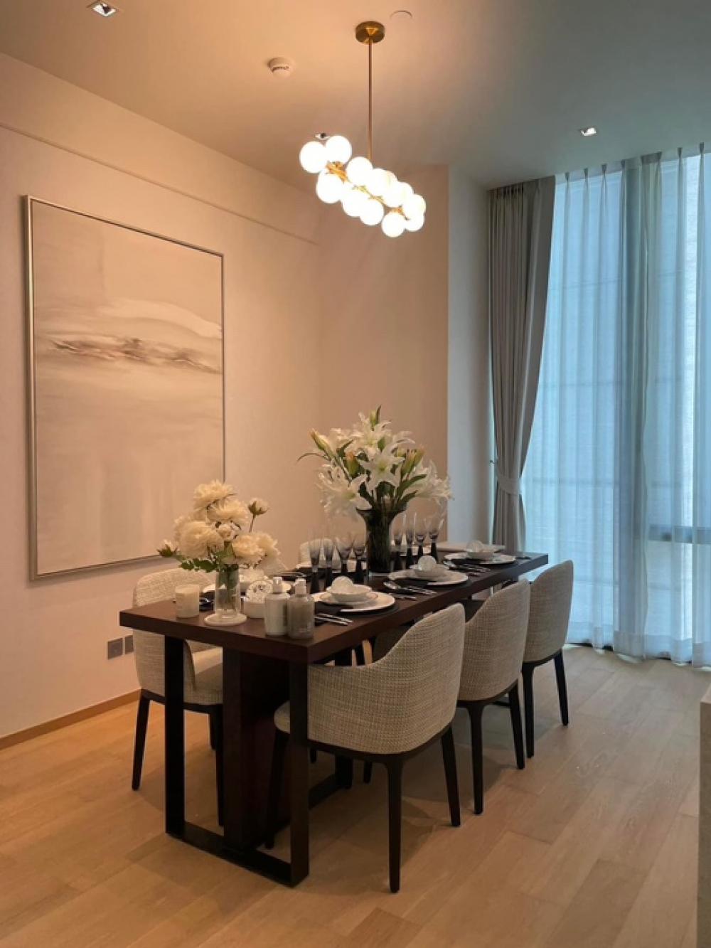 Courtyard Suite Rare Item!!Close to Central Chidlom , Central Embassy, Central world, Sindhorn village, nice decoration furniture by Chanintre, real marble in the toilet