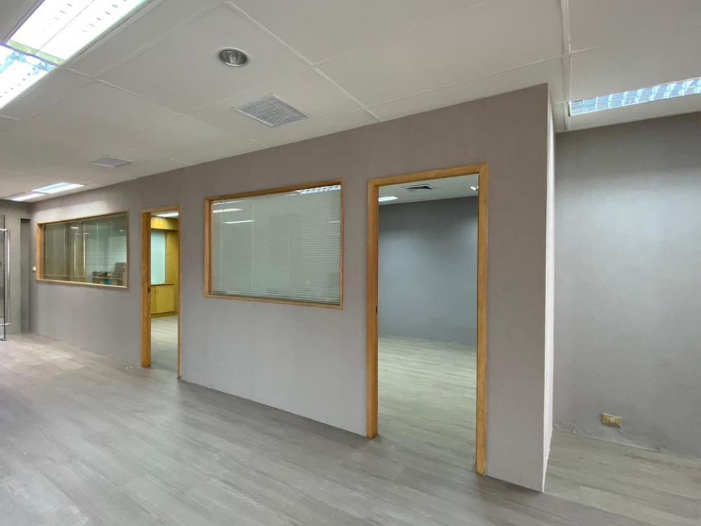 📢👇Office space for rent / sale located in Lumphini Tower with 12 elevators, separated into high and low zones, convenient for visitors.
