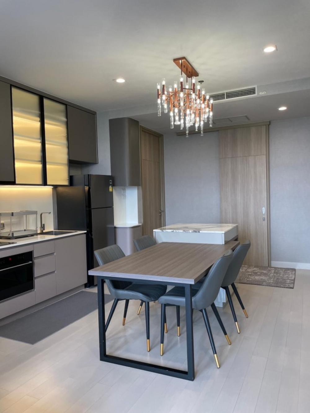 📢👇Sell with tenant contract til October 24 rental price 85k, condo has special entrance direct to BTS, corner fully furnished face north and east, unblocked view, private lift