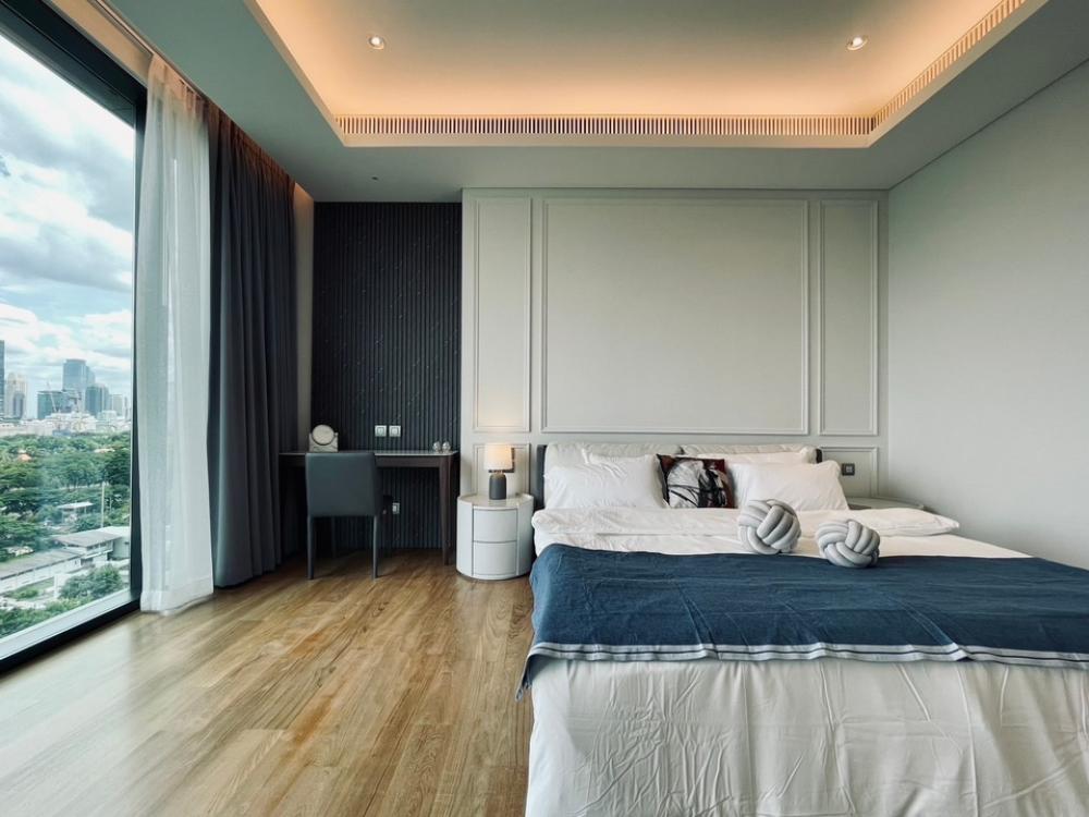 📢👇 Rare item big size unit for 1 bed at Sindhorn Tonson , The most luxury brand new project and  unit in prime area , timeless view of Lumpini park, peaceful and quiet , fully luxury modern decoration , ready to move in