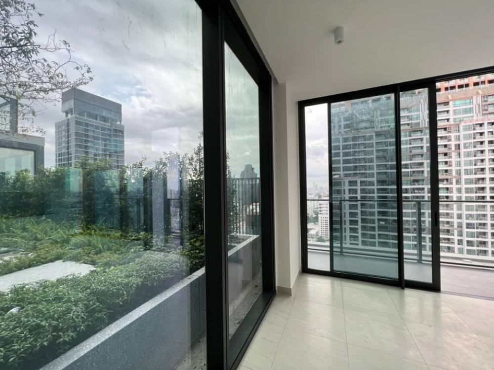 📢👇Selling  special unit at luxury petfriendly condo, corner unit, same floor as sky garden , 3 sides of unblocked view.