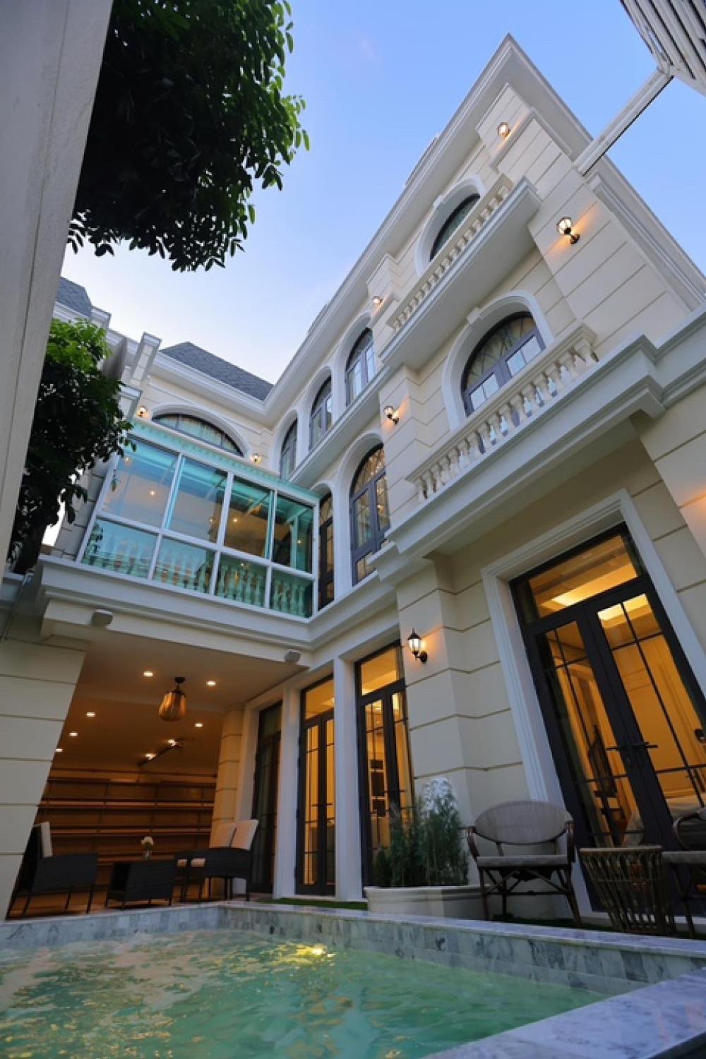 📢👇Luxury 3 storey house, with lift and private pool, with brand name furnitures and appliances