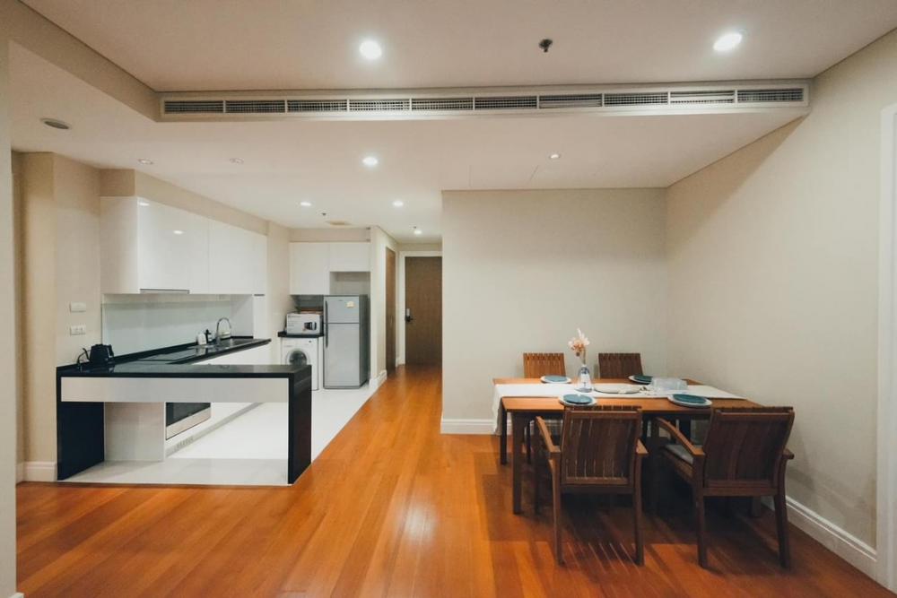 Good price nice place, near Em district (Emporium, EmQuartier, Emsphere), long balcony, unblocked view, nice decoration, fully furnished, ready to move in