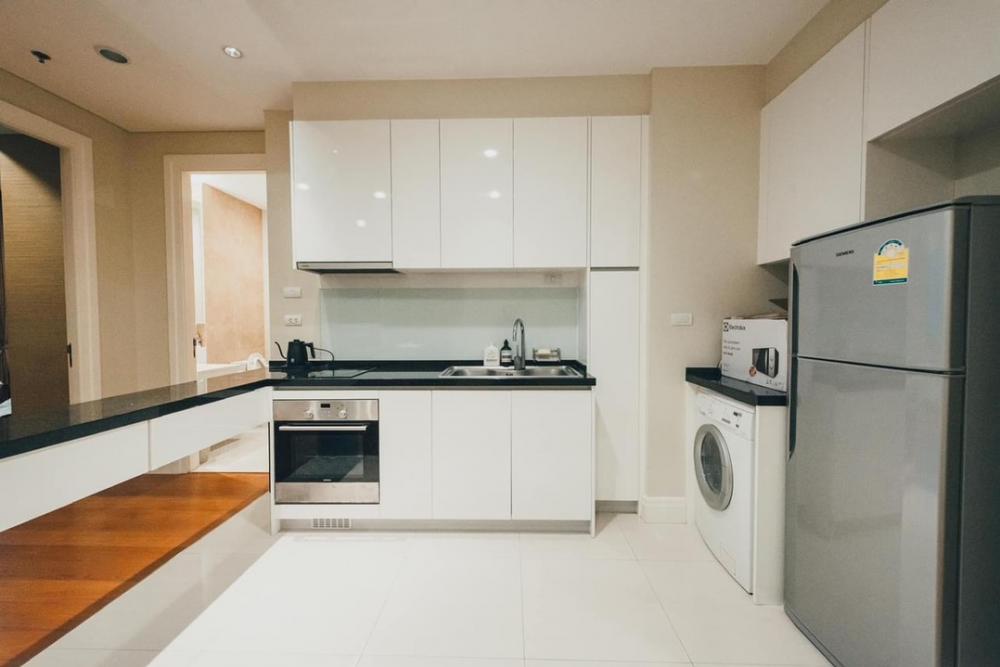 Good price nice place, near Em district (Emporium, EmQuartier, Emsphere), long balcony, unblocked view, nice decoration, fully furnished, ready to move in
