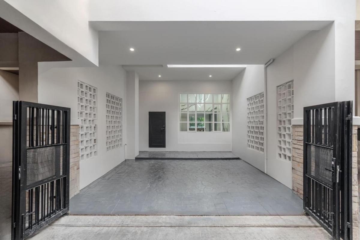 📢👇Townhome 4 ชั้น พร้อมสระว่ายน้ำ  ราคาดี  ปรัปปรุงตกแต่งใหม่ เดินทางสะดวก ได้หลายเส้นทาง ทั้ง วิภาวดี, ลาดพร้าว รัชดาภิเษก เหมาะ สำหรับ พักอาศัย home office หรือ ABNB