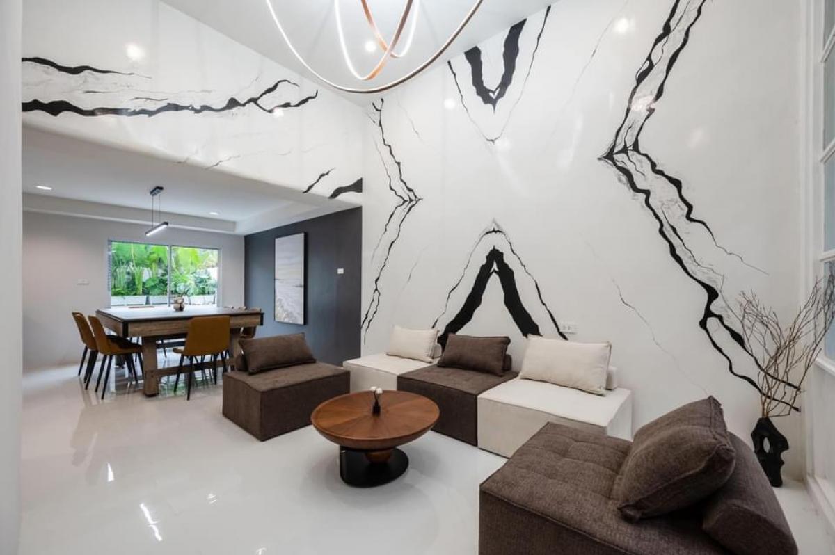 📢👇Townhome 4 ชั้น พร้อมสระว่ายน้ำ  ราคาดี  ปรัปปรุงตกแต่งใหม่ เดินทางสะดวก ได้หลายเส้นทาง ทั้ง วิภาวดี, ลาดพร้าว รัชดาภิเษก เหมาะ สำหรับ พักอาศัย home office หรือ ABNB
