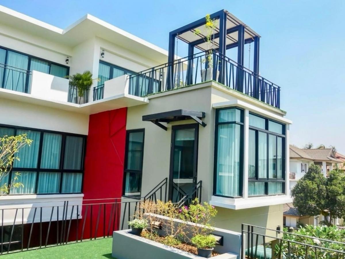 📢👇 บ้านเดี่ยว 3 ชั้น  พร้อมสระว่ายน้ำส่วนตัว และชั้นใต้ดิน มองเห็นสระว่ายน้ำได้จากชั้นใต้ดิน ตกแต่งครบ แบบ Modern เดินทางสะดวก หลายเส้นทาง