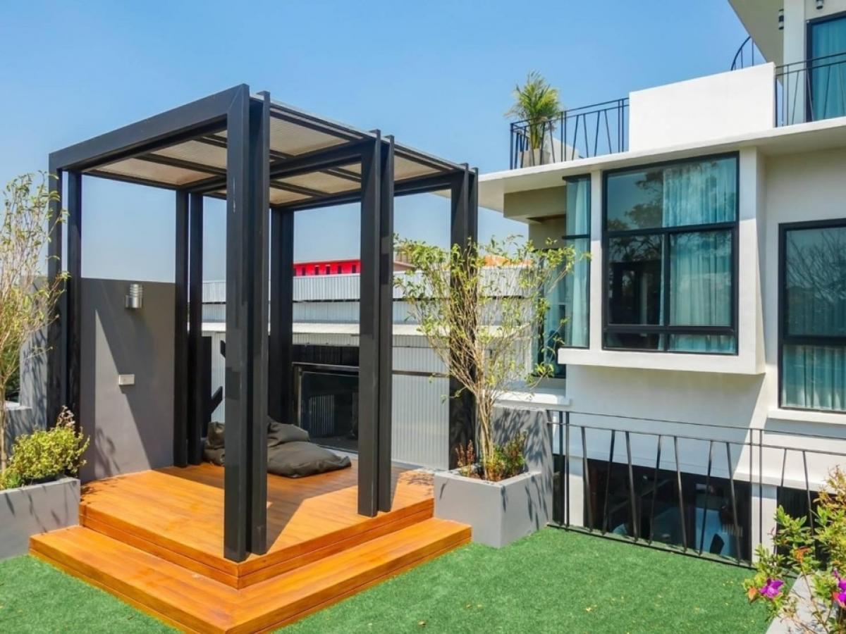 📢👇 บ้านเดี่ยว 3 ชั้น  พร้อมสระว่ายน้ำส่วนตัว และชั้นใต้ดิน มองเห็นสระว่ายน้ำได้จากชั้นใต้ดิน ตกแต่งครบ แบบ Modern เดินทางสะดวก หลายเส้นทาง