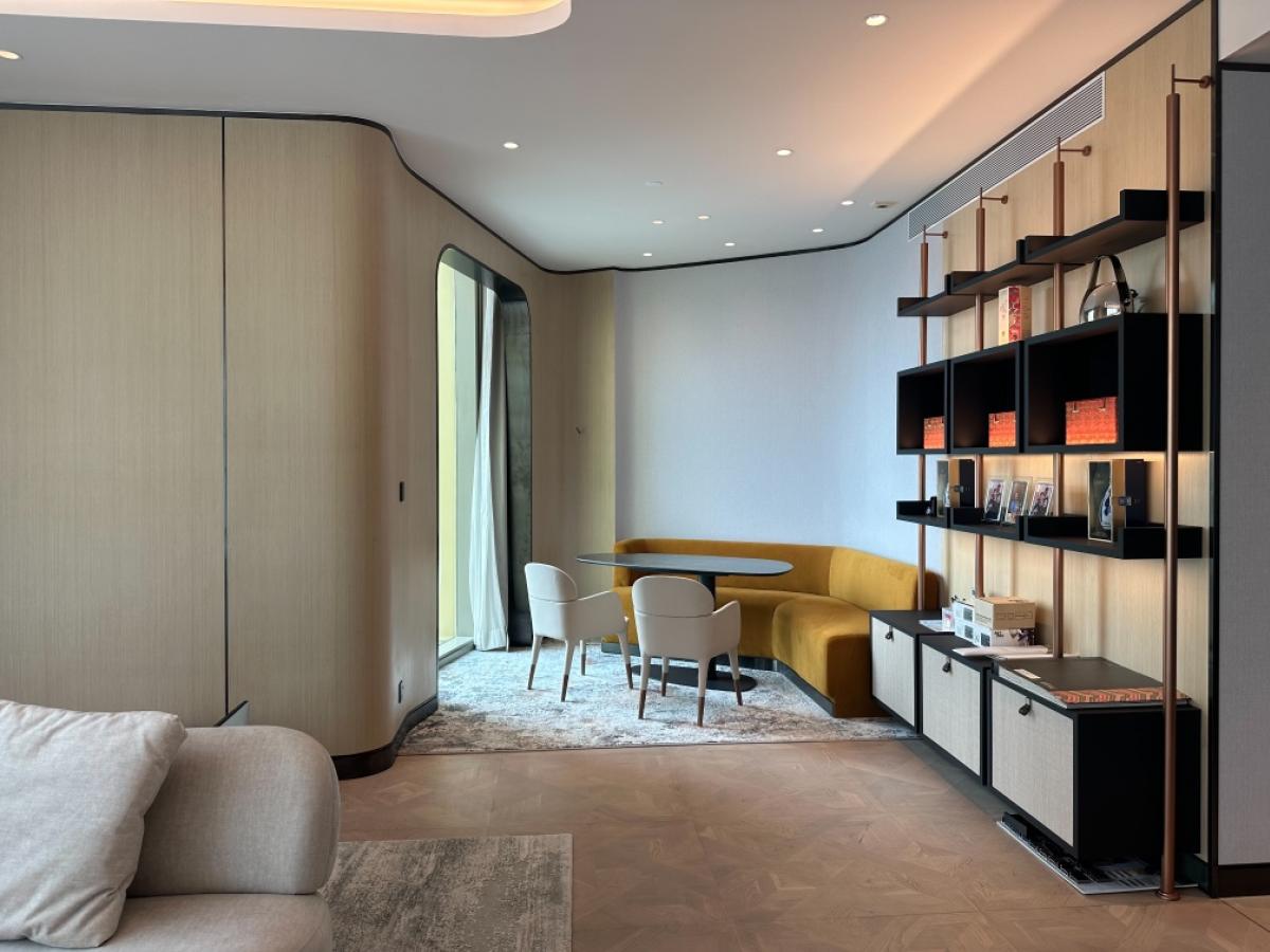 📢👇For rent  Luxury condo by the river, 3 beds , long big balcony with river view, near Icon Siam.