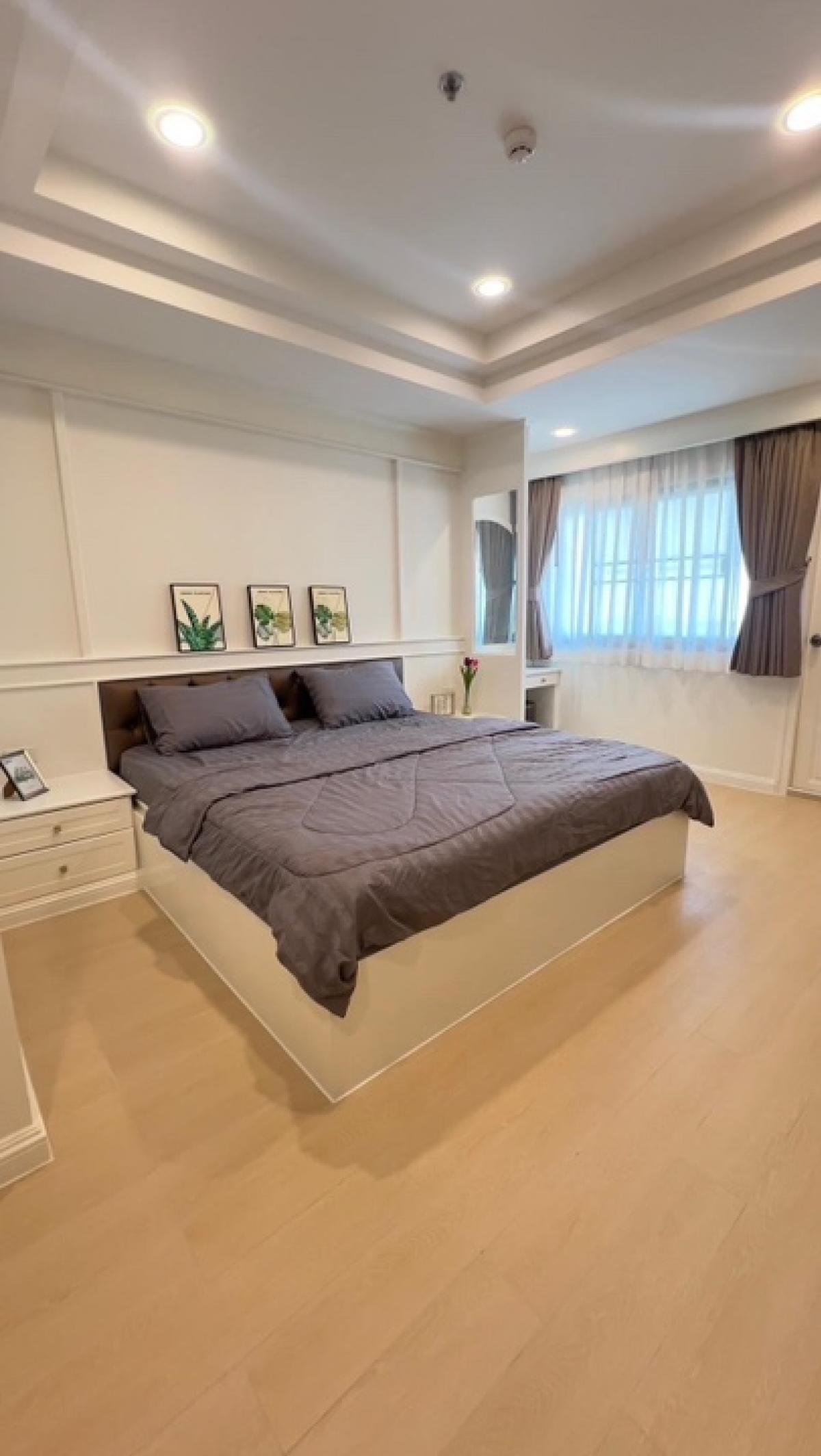 📢👇Living in Em district, located at Sukhumvit 35, big size nice decoration.