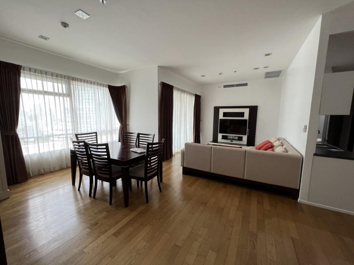 ✨ 👍Sell with tenant til July 2026
The Madison, 3 bedrooms near BTS Phromphong, Emporium, EmQuartier , fully furnished, ready to move in