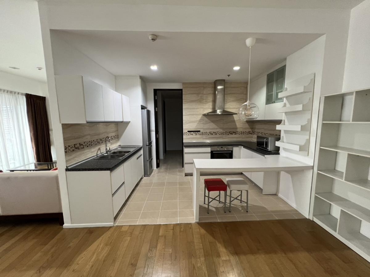 ✨ 👍Sell with tenant til July 2026
The Madison, 3 bedrooms near BTS Phromphong, Emporium, EmQuartier , fully furnished, ready to move in