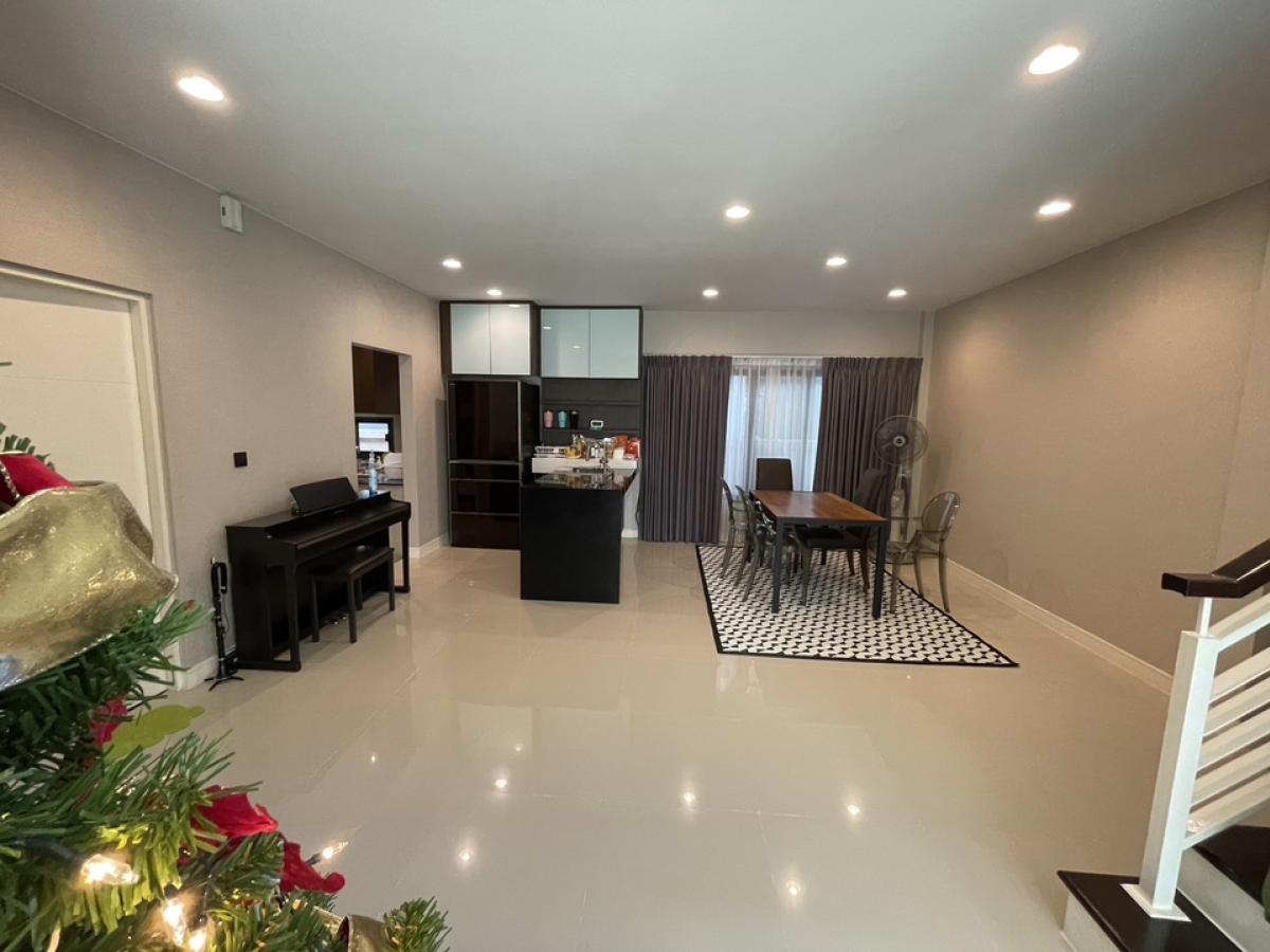 📢👇For rent at  Setthasiri Krungthep Kreetha, pet not allowed, house with small green garden, near Brighton and Wellington International School