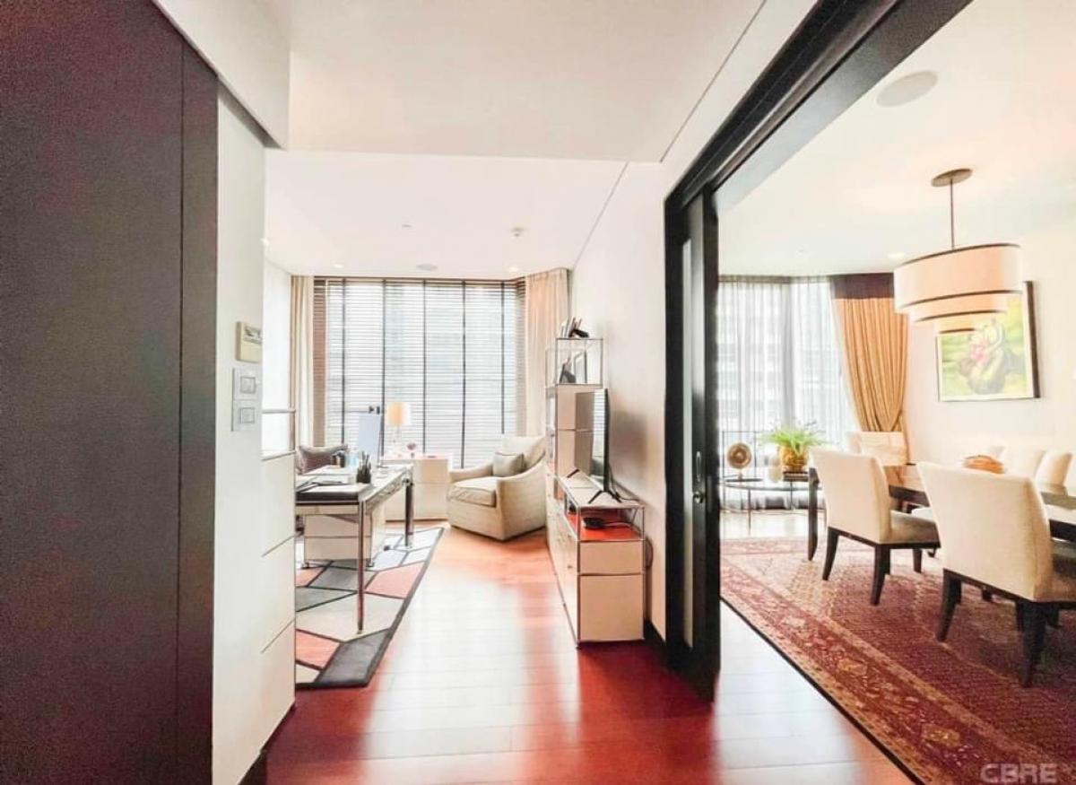 📢👇Sell with tenant contract til May 26.Luxury condominium just behind Central Chidlom, The Park Chidlom, quiet , shady place to live in mid of town, big balcony, nice decor, fully furnished