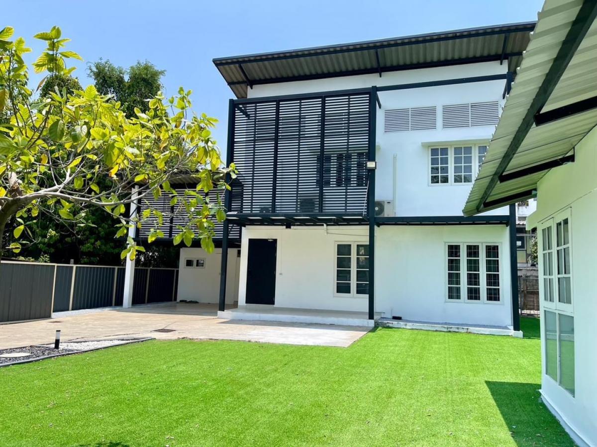 📢👇 บ้านให้เช่า เหมาะสำหรับอยู่อาศัยหรือทำโฮมออฟฟิศ ฟรีอินเทอร์เน็ต เฟอร์นิเจอร์บางส่วน เดินทางสะดวกหลายเส้นทาง