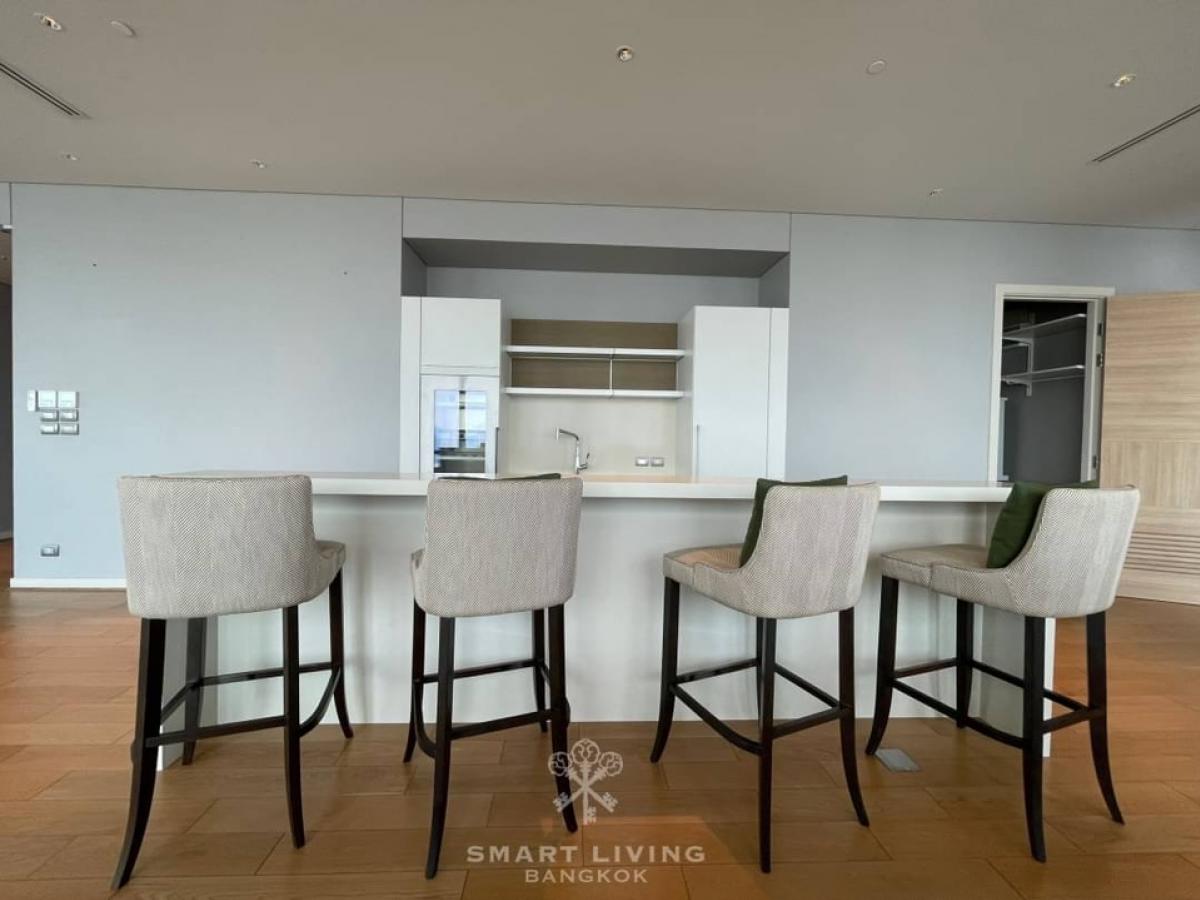 ✨ 👍Spacious unit in popular area Sindhorn village,Langsuan,near Lumpini park,nice decoration with big balcony