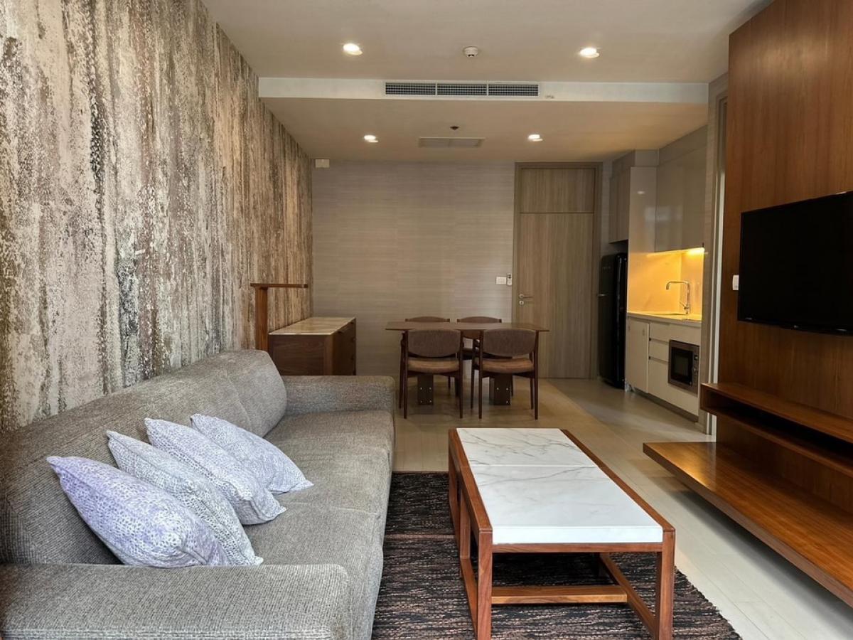 📢👇One of the closest place near BTS with special entrance directly , this unit is swimming pool view. All furniture is imported from Italy, decorated with high-quality materials.Sell with tenant rented at 43,000 baht per month, the contract ends in June