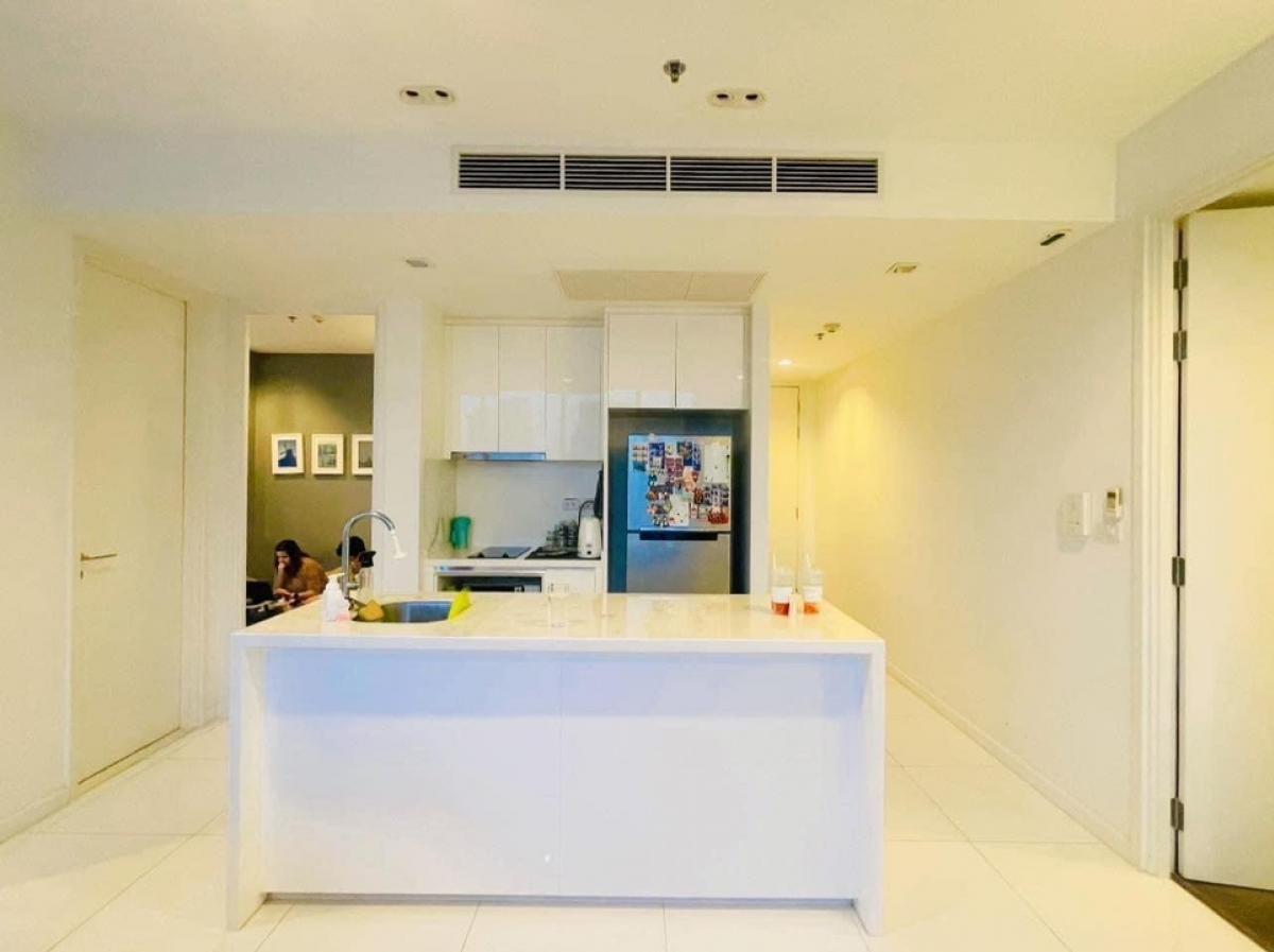 📢👇Good location for investment . Sell with tenant til May 2027.Corner unit , nice decoration, unblocked view , high floor.