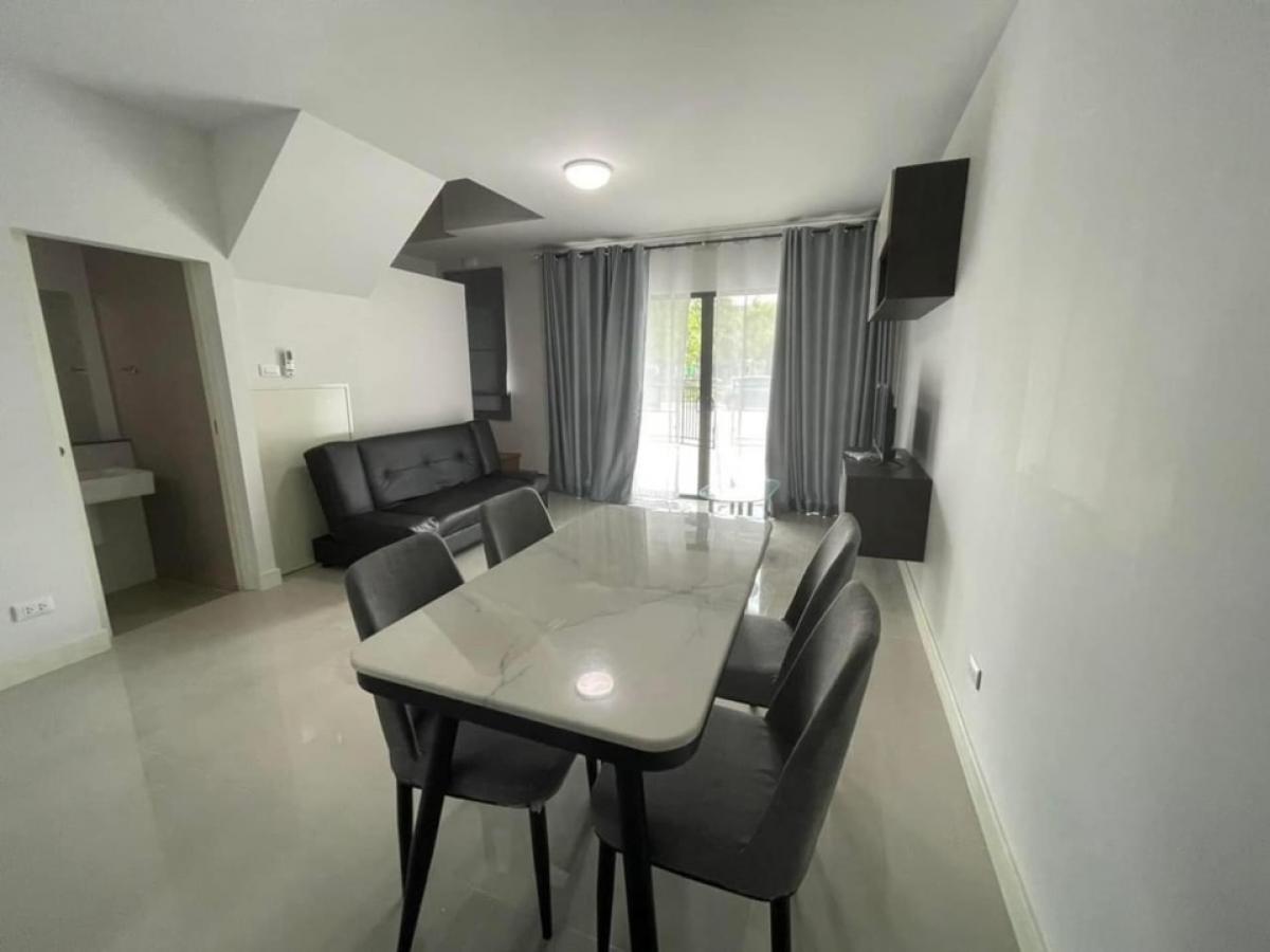 📢👇Townhome 3 ชั้น  ราคาดีวิวสวน ส่วนกลาง หน้าบ้านโปร่งไม่ติดใคร เดินทางสะดวก หลายเส้นทาง ใกล้โรงเรียน โรงพยาบาล ห้างสรรพสินค้า มากมาย