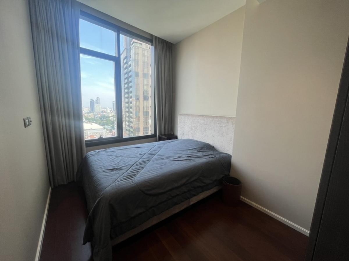 📢👇Only 100 meters from BTS Phromphong, located in the Em District area.