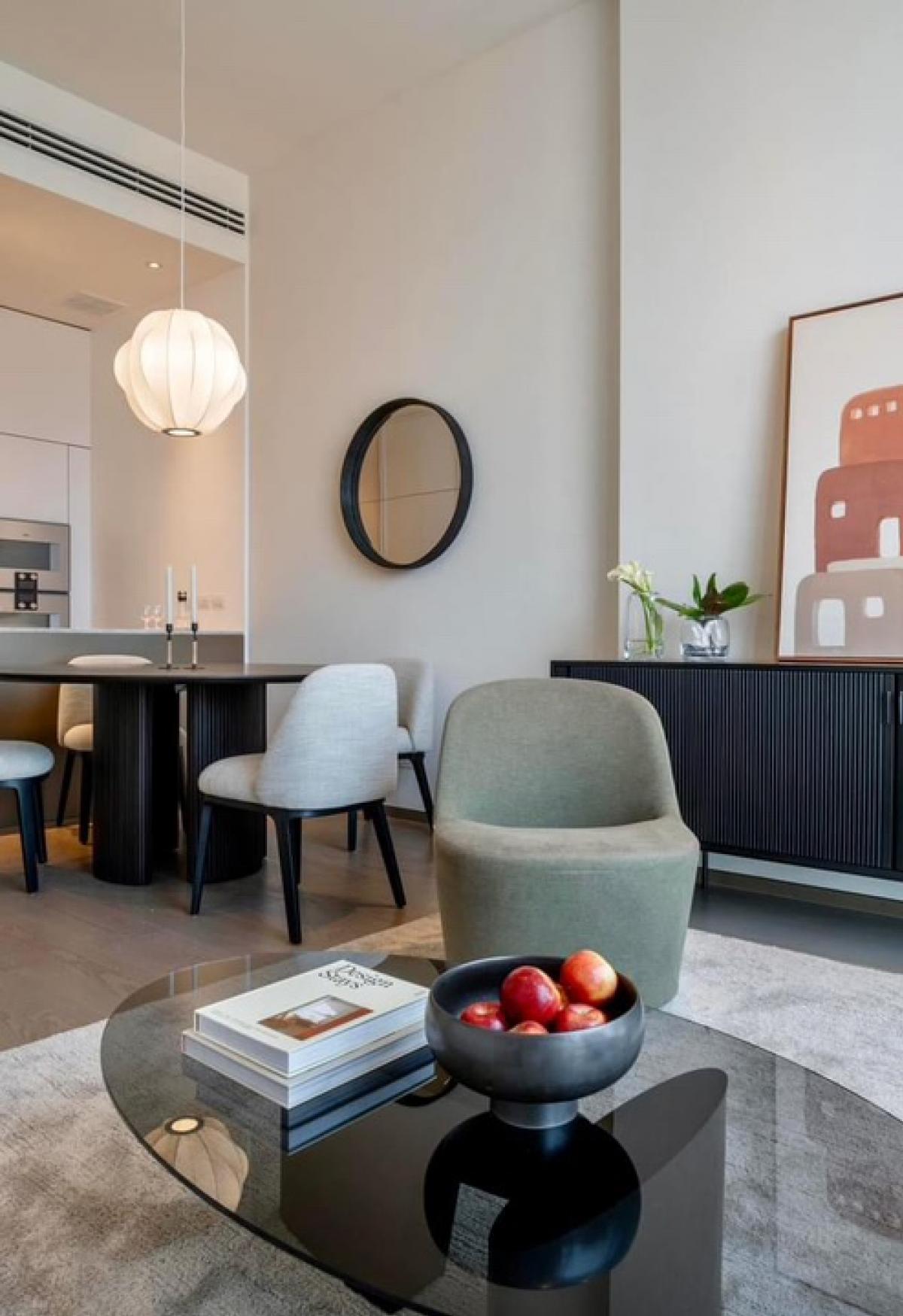 📢👇Super luxury place to live located on Langsuan Road, easily access to Bangkok’s premier shopping, dining, and entertainment districts. Enjoy the best of urban living with proximity to Central Embassy, Gaysorn Village, and Lumpini Park. Fully furnished b