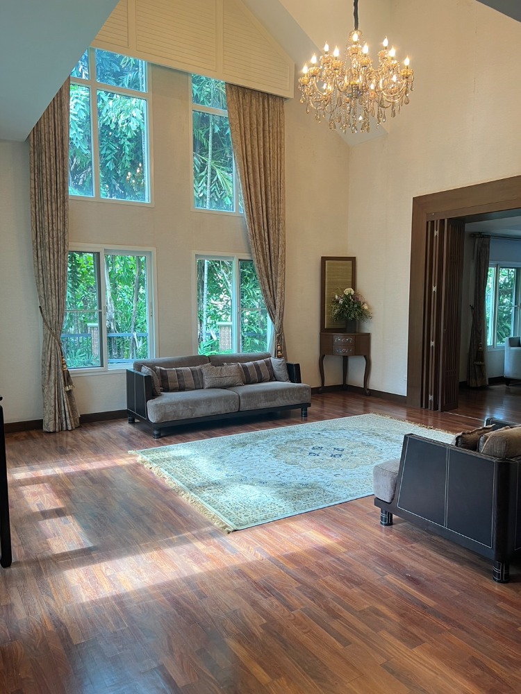 For rent!! Very large new house, big yard, swimming pool, good condition, ready to move in.